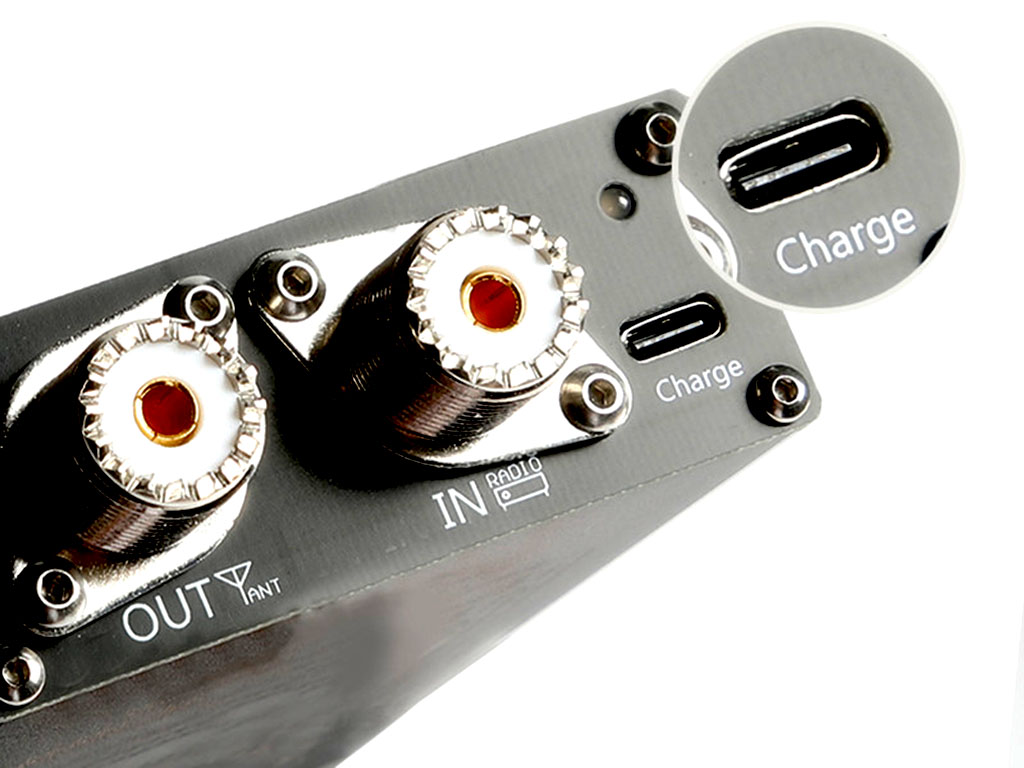 an antenna tuner with built-in battery and USB type-C for charging