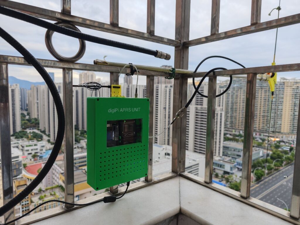 The digiPi aprs unit deployed on the balcony