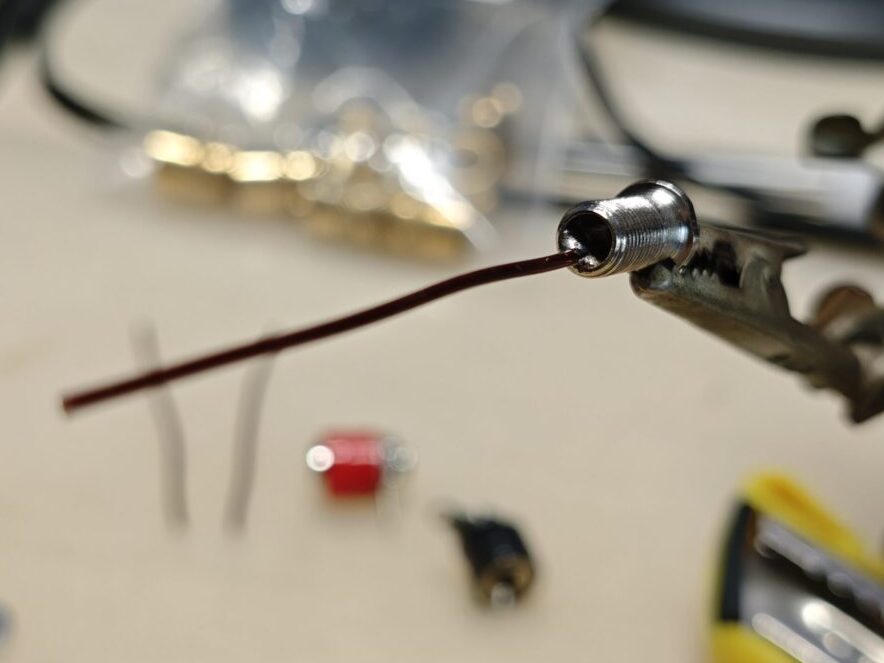 a short piece of enamel wire soldered onto a banana jack