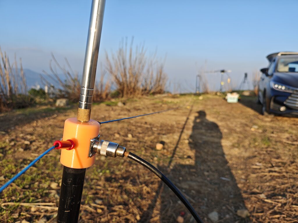 base of the vertical, feed point and radial connection, another view